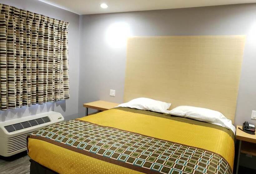 فندق على الطريق Regal Inn