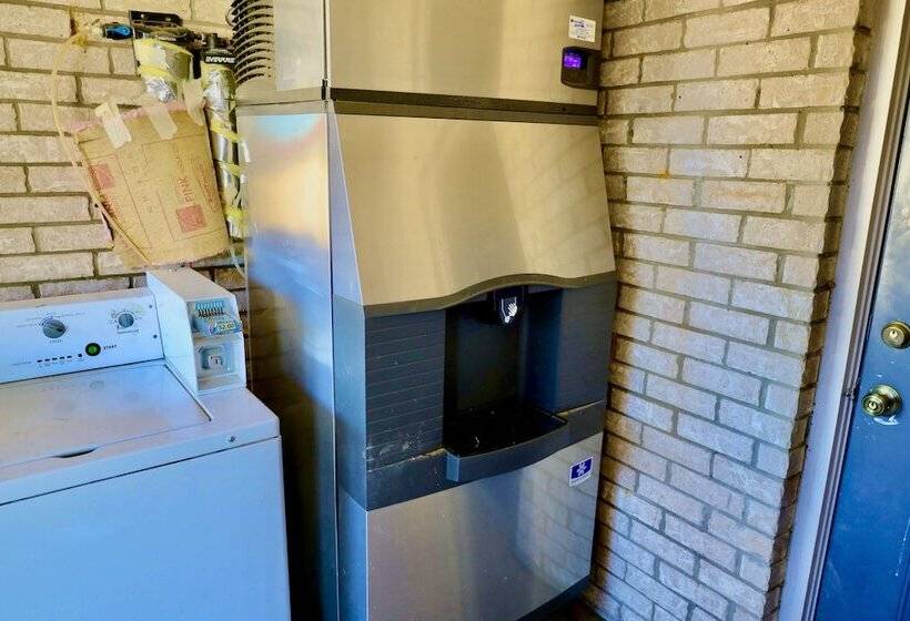 모텔 Regency Inn & Suites