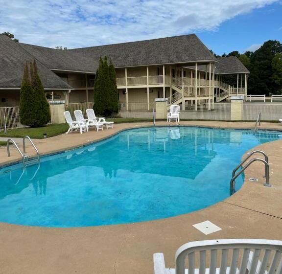 فندق على الطريق Riverwood Inn