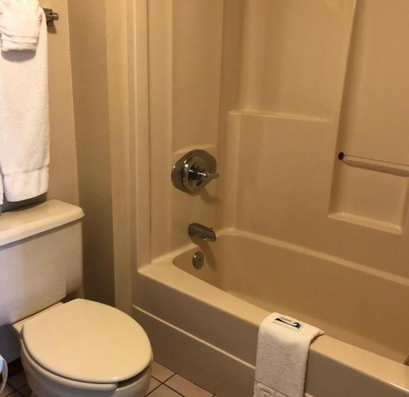 فندق على الطريق Riverwood Inn