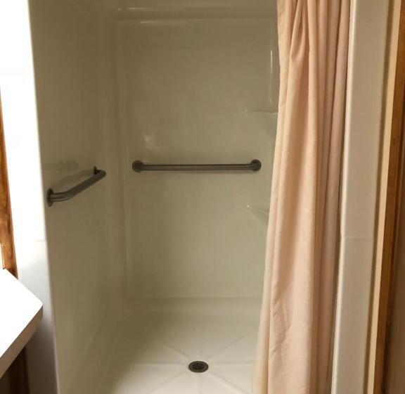 فندق على الطريق Riverwood Inn