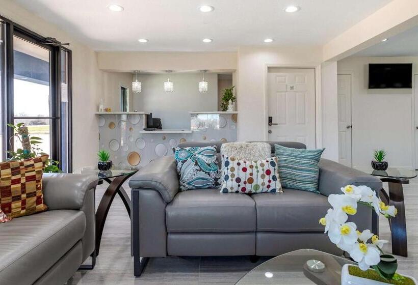 فندق على الطريق Rodeway Inn