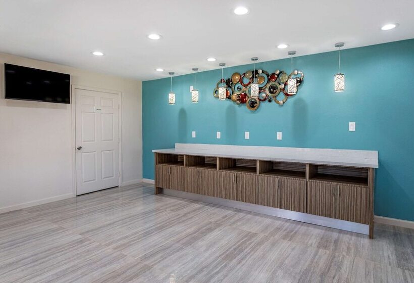 فندق على الطريق Rodeway Inn