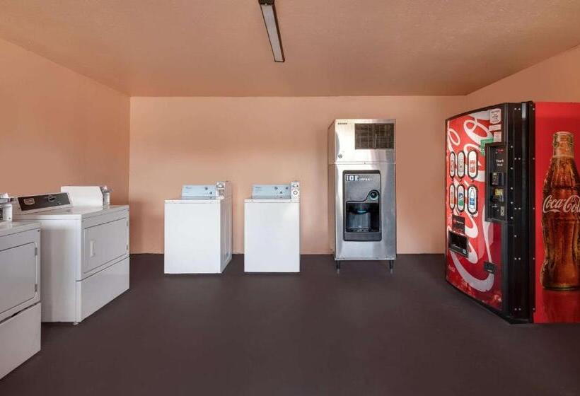 מוטל Rodeway Inn & Suites East