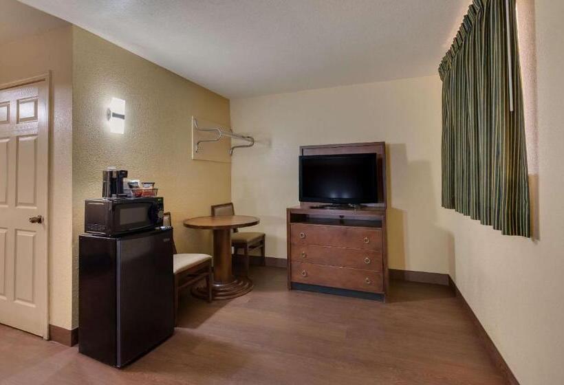מוטל Rodeway Inn & Suites East
