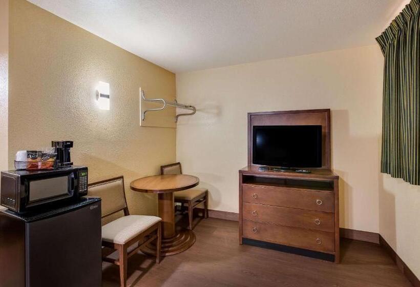 מוטל Rodeway Inn & Suites East