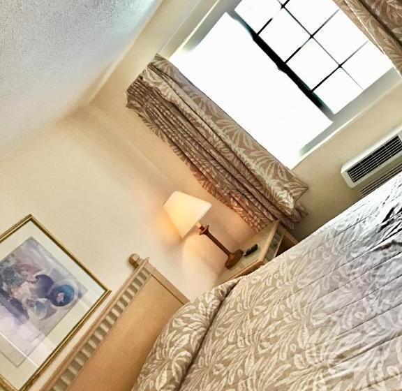 فندق على الطريق Royal Lodge