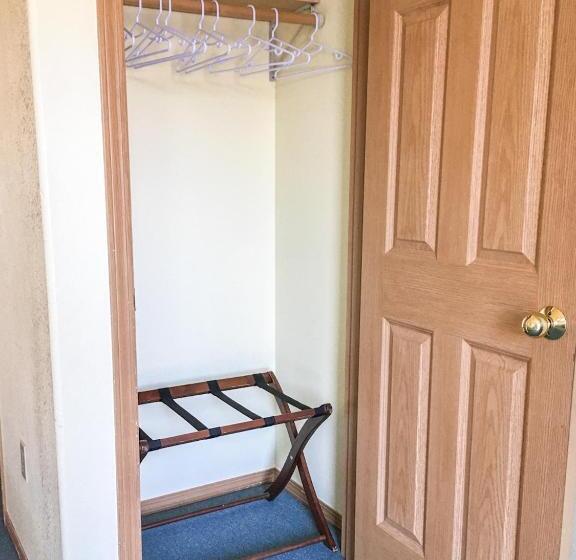 מוטל Sea Treasures Inn