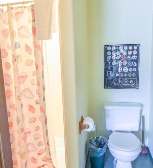 מוטל Sea Treasures Inn