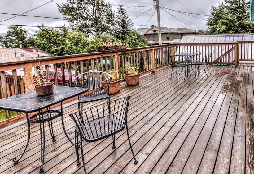 מוטל Sea Treasures Inn