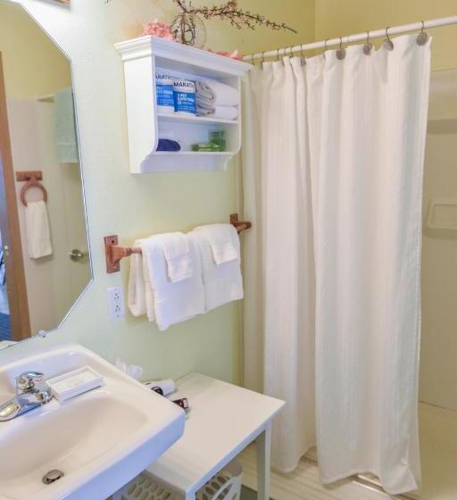 מוטל Sea Treasures Inn