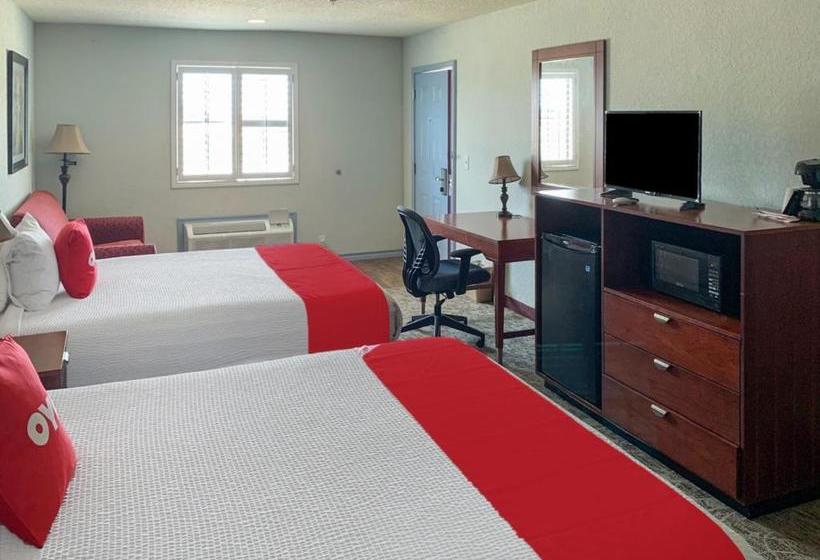 מוטל Southern Inn And Suites Pearsall