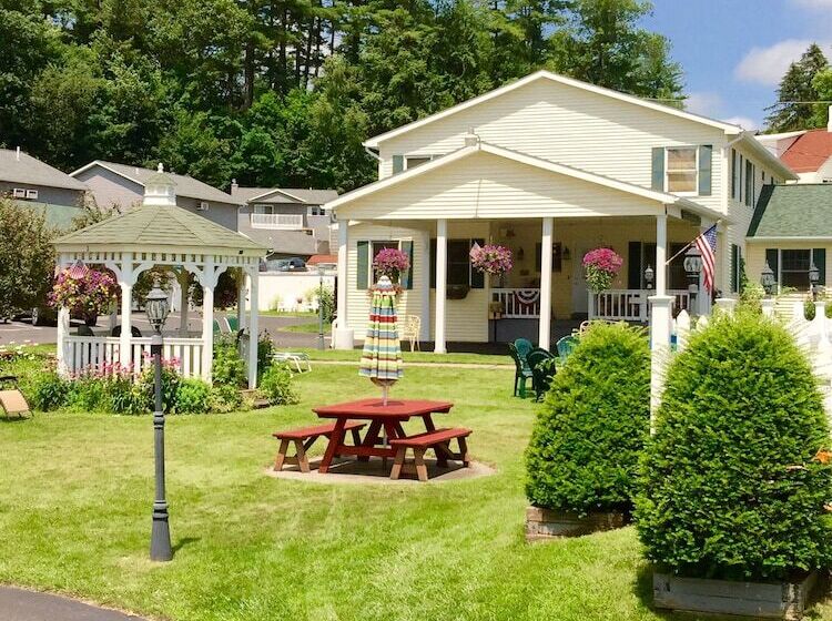 مُتل Heritage Of Lake George