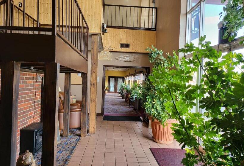 Мотель The Lodge At Russell   Russell Inn