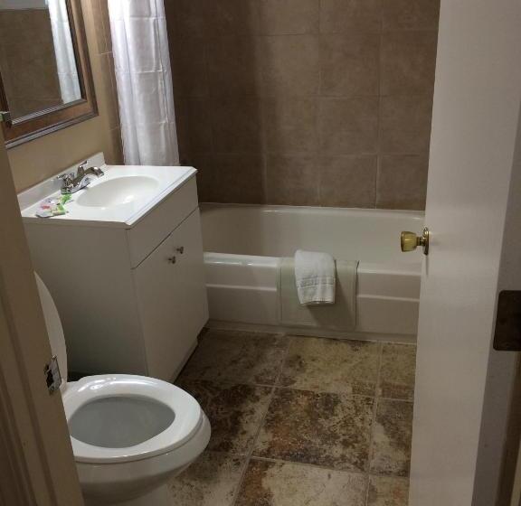 فندق على الطريق Townhouse Inn & Suites