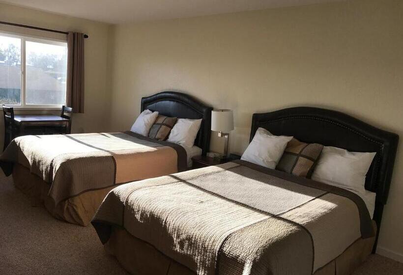 فندق على الطريق Townhouse Inn & Suites