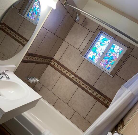 فندق على الطريق Townhouse Inn & Suites