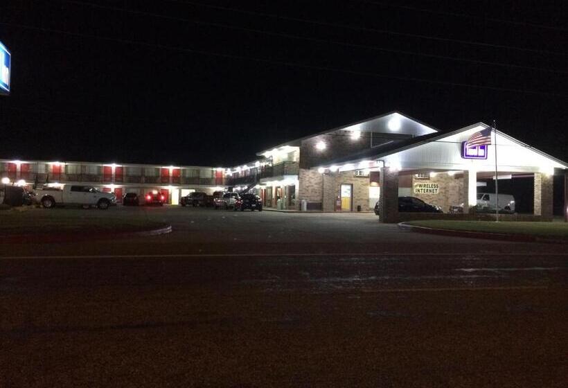 모텔 Travel Inn & Suites