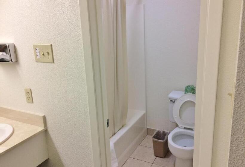 모텔 Travel Inn & Suites