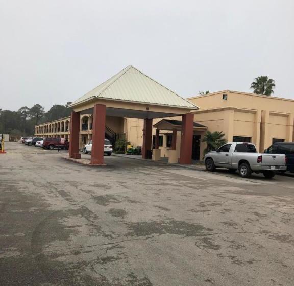 מוטל Travel Inn & Suites