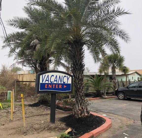 מוטל Travel Inn & Suites