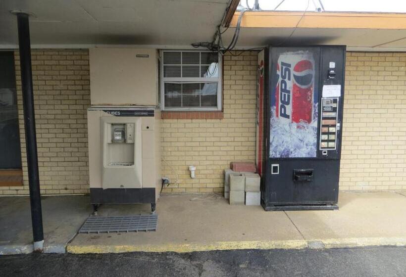 Мотель Traveler's Lodge