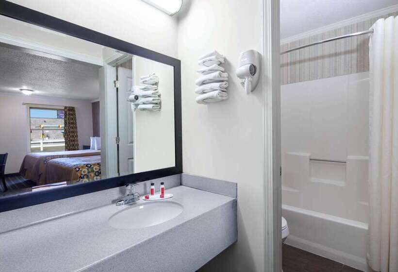 فندق على الطريق Travelodge By Wyndham Orangeburg