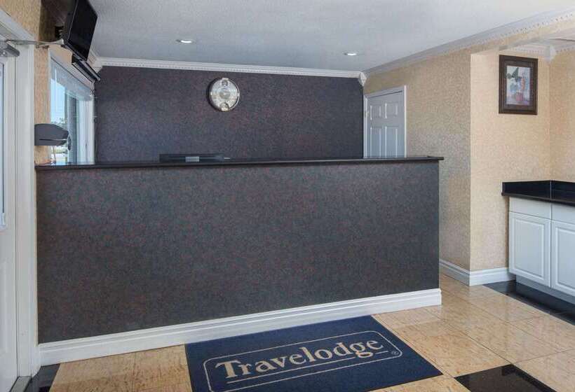فندق على الطريق Travelodge By Wyndham Orangeburg