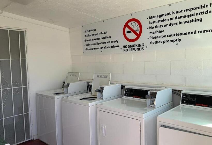 فندق على الطريق Value Lodge