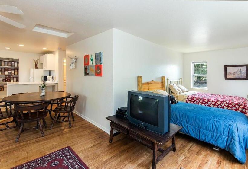 מוטל Virginia City Inn