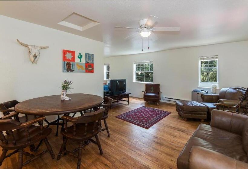 מוטל Virginia City Inn