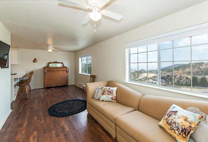 מוטל Virginia City Inn