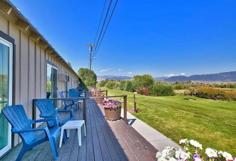 모텔 Walker River Lodge