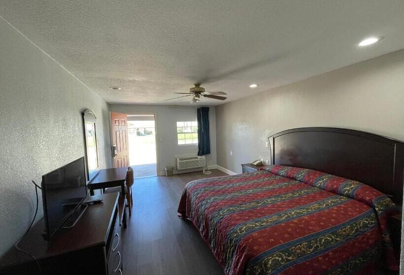 فندق على الطريق Western Inn