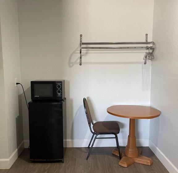 فندق على الطريق Western Inn