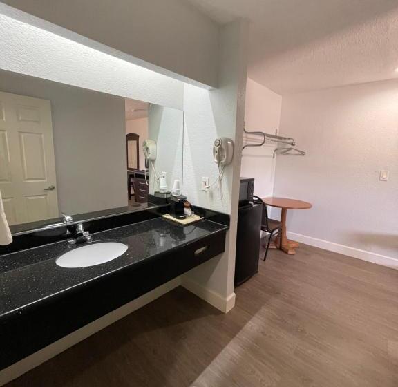 فندق على الطريق Western Inn