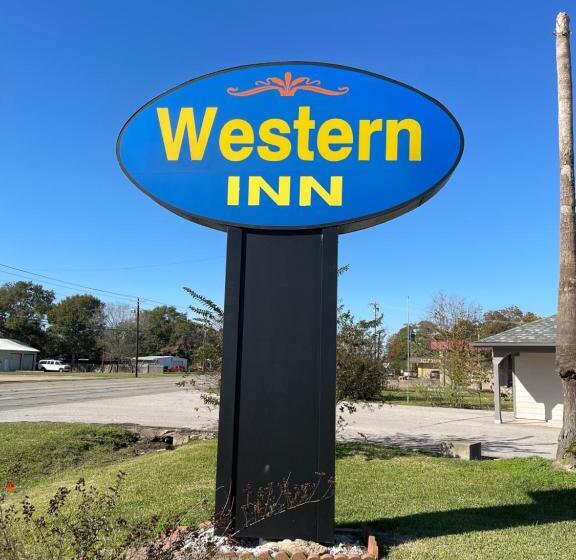 فندق على الطريق Western Inn