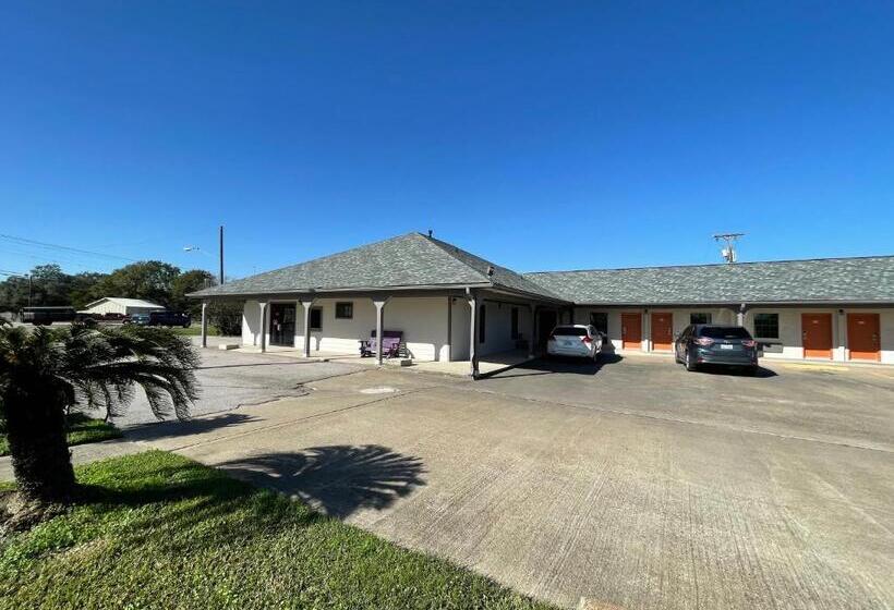 فندق على الطريق Western Inn