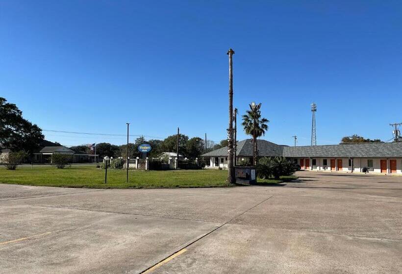 فندق على الطريق Western Inn