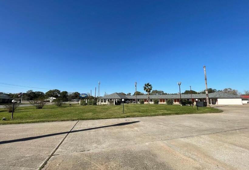 فندق على الطريق Western Inn