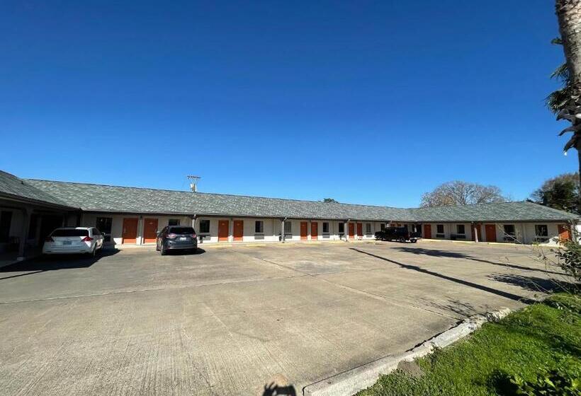 فندق على الطريق Western Inn