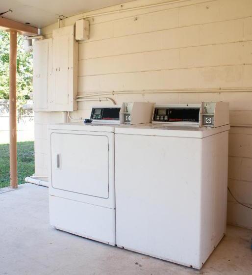 Nassau Holiday Motel