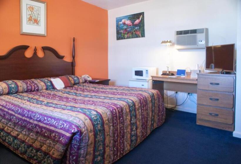 Nassau Holiday Motel