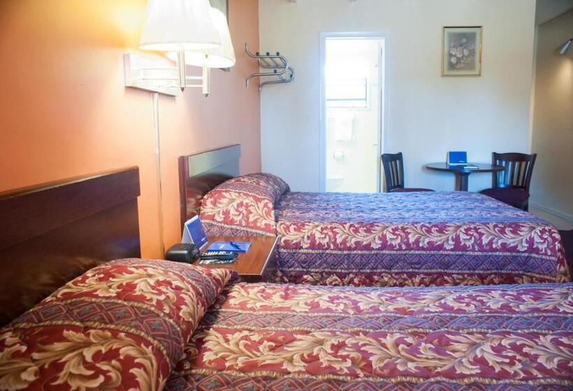 Nassau Holiday Motel