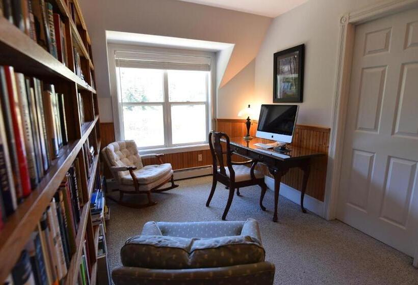 Otter's Pond Bed And Breakfast