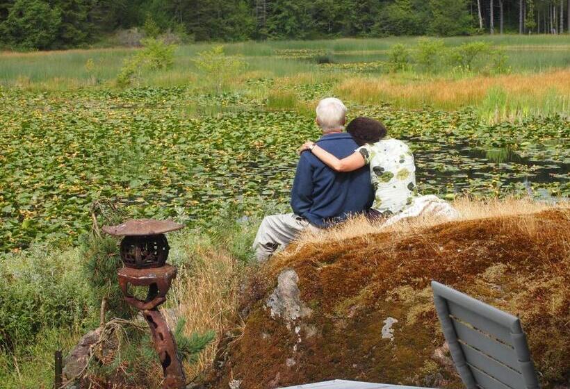 Otter's Pond Bed And Breakfast