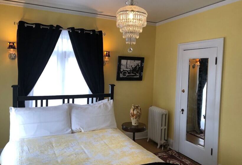 Pendleton House Historic Inn And B&b