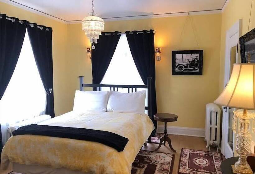 Pendleton House Historic Inn And B&b