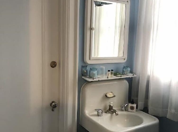 Pendleton House Historic Inn And B&b