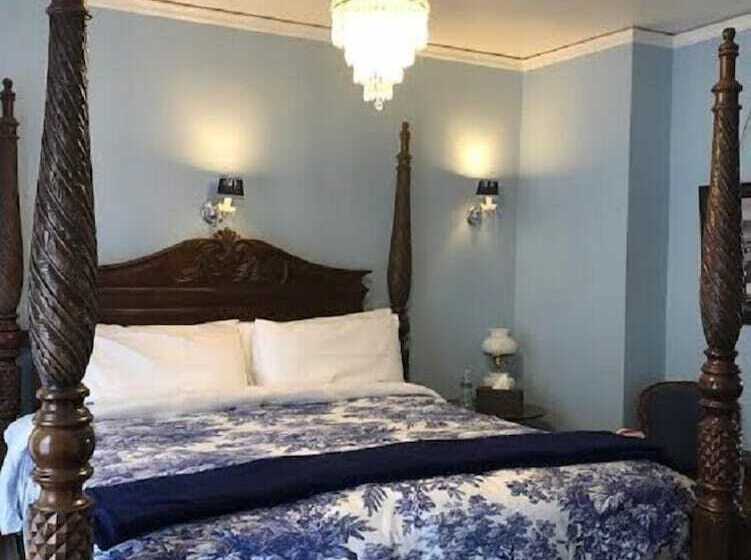 Pendleton House Historic Inn And B&b